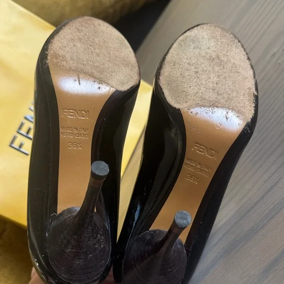 Fendi Glossy Black Heels - Picture 4 of 5